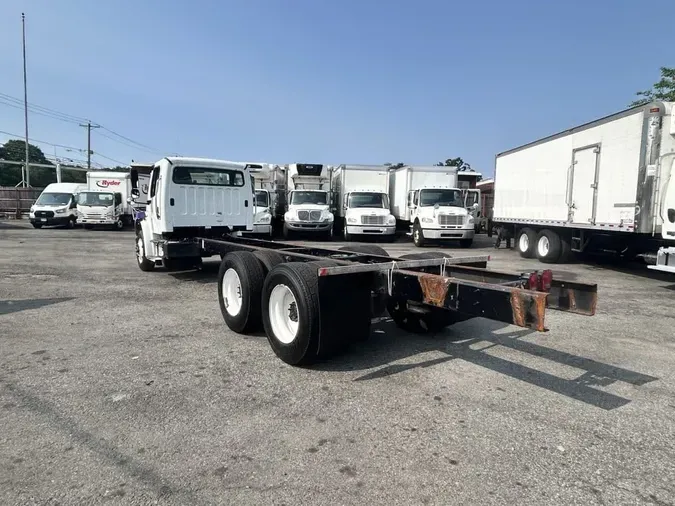 2017 FREIGHTLINER M2 106