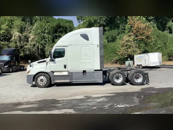 2022 Freightliner Cascadia 126