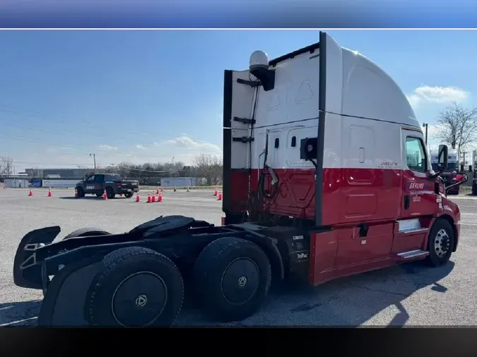 2022 FREIGHTLINER Cascadia 126