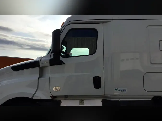 2020 Freightliner Cascadia 126