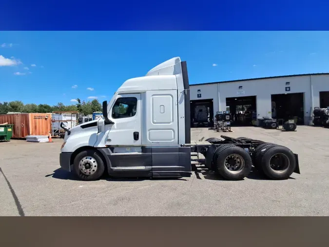 2021 Freightliner Cascadia 1266d28fcd86f5ddd9d64d2b121b1d4ec87