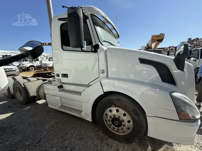 2012 VOLVO VNL64T300