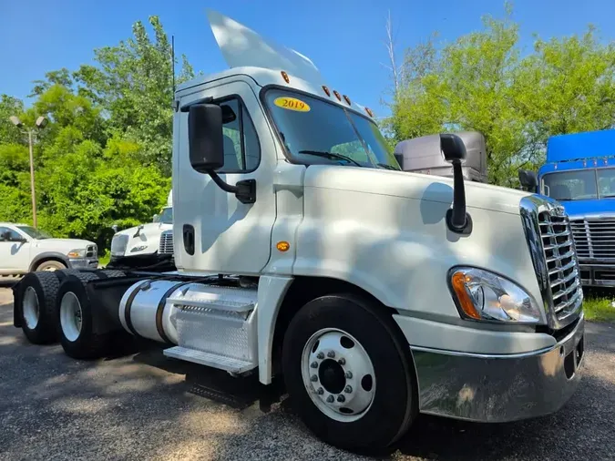 2019 FREIGHTLINER CASCADIA 125