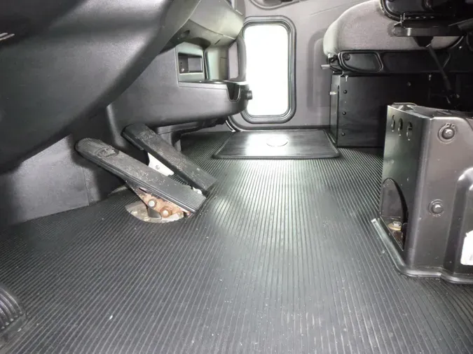 2018 Peterbilt 337