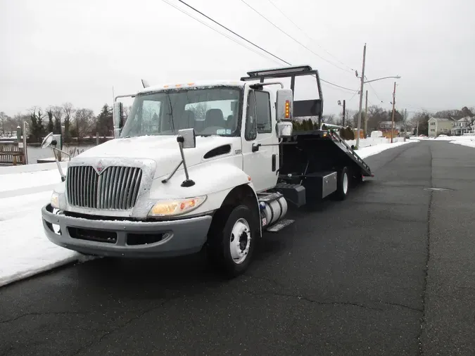 2018 INTERNATIONAL 4300LP