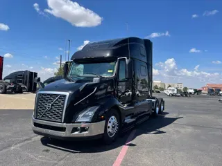 2025 VOLVO VNL64T860