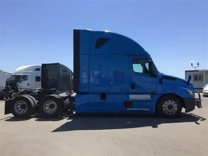 2021 FREIGHTLINER CA126