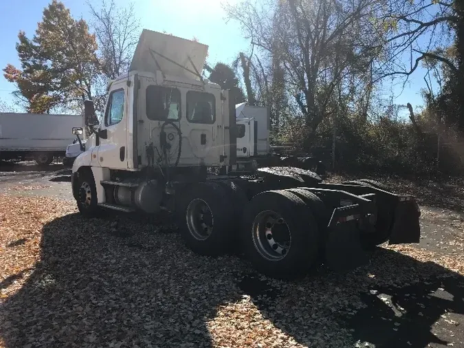 2016 Freightliner X12564ST