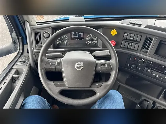 2020 VOLVO VNL760