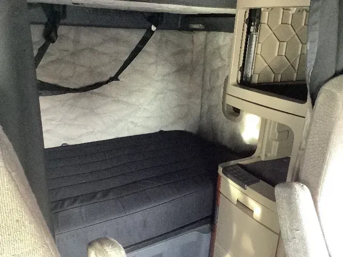 2018 FREIGHTLINER X12564ST
