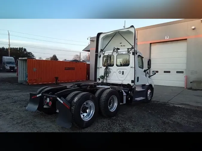 2020 Freightliner Cascadia 126
