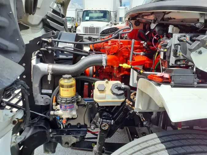 2013 FREIGHTLINER M2 106
