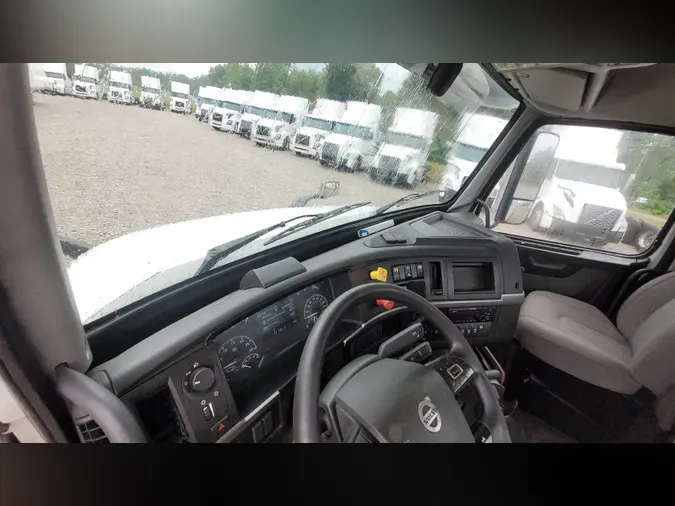 2019 Volvo VNL300