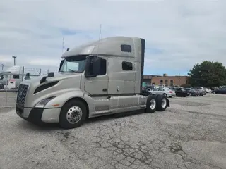 2021 VOLVO VNL760