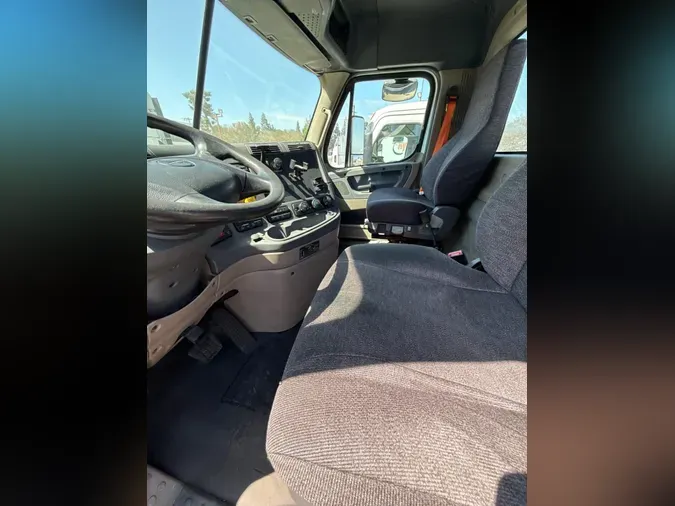 2017 FREIGHTLINER/MERCEDES CASCADIA 125