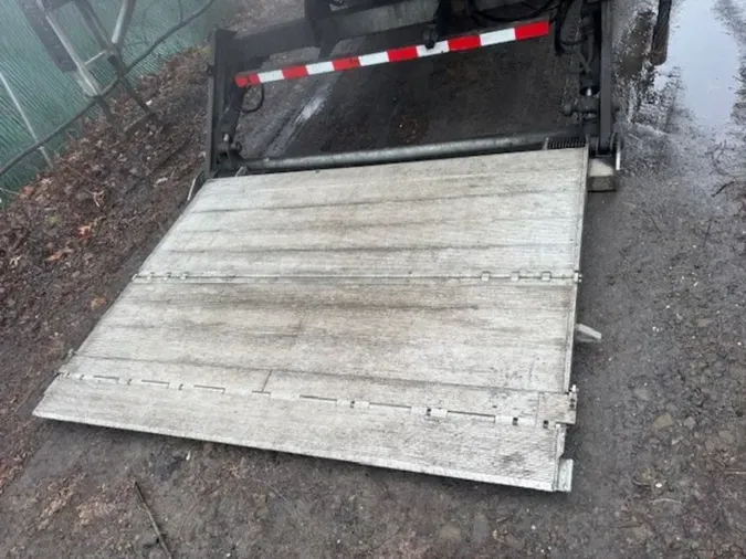 2019 FREIGHTLINER/MERCEDES M2 106