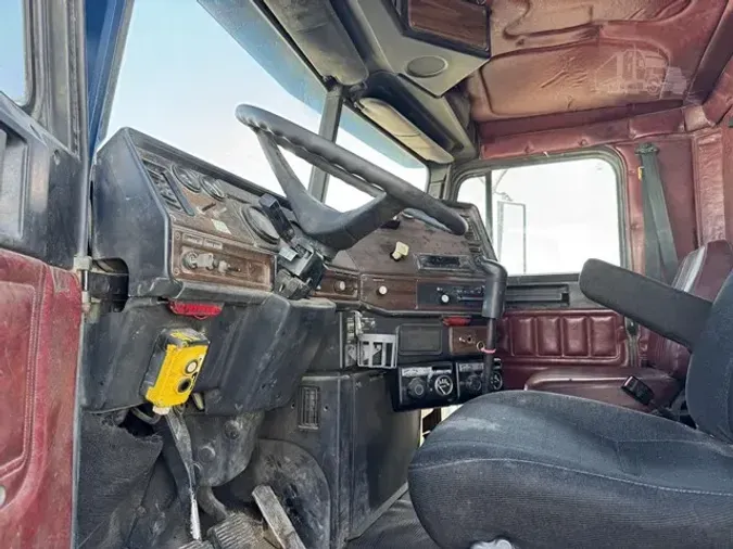 1996 FREIGHTLINER FLD112SD