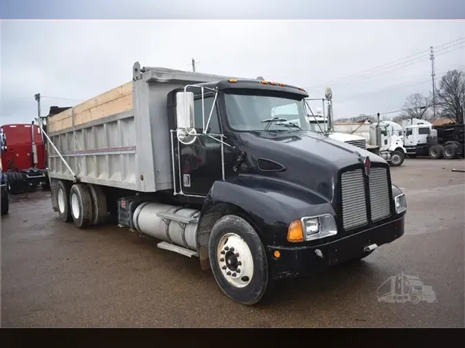 2001 KENWORTH T300