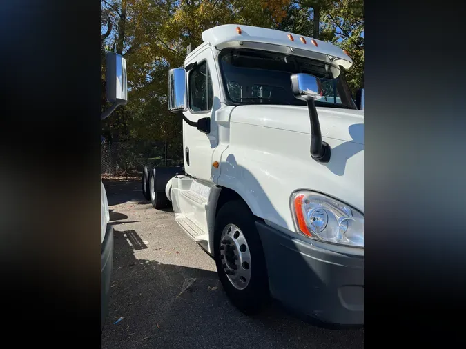 2019 FREIGHTLINER/MERCEDES CASCADIA 125