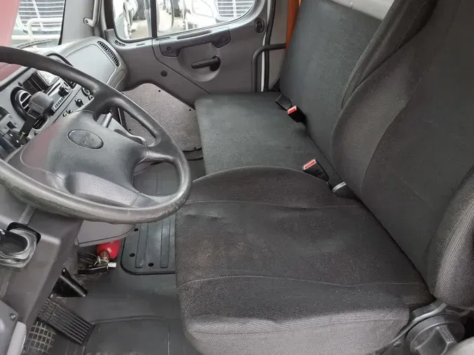 2018 FREIGHTLINER M2 106