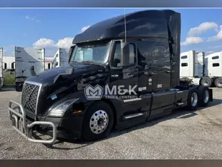 2022 VOLVO VNL64T760