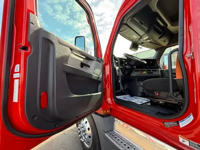 2021 FREIGHTLINER CASCADIA