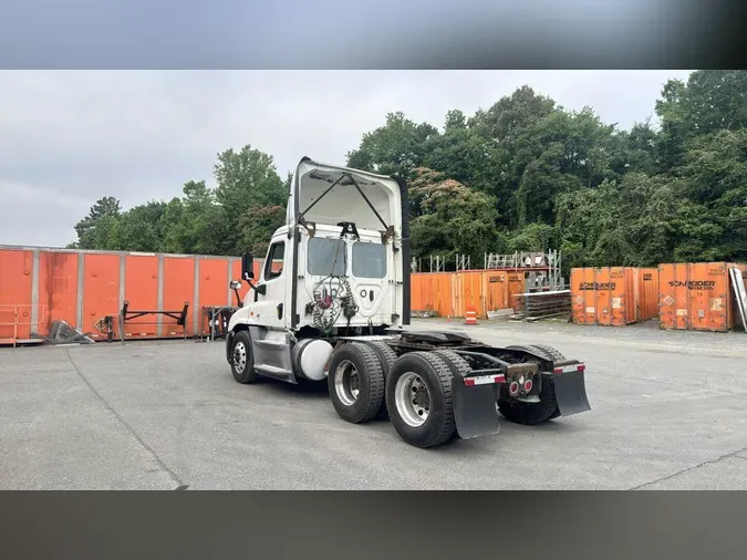 2018 Freightliner Cascadia6d73d406254a6e630998046565872527
