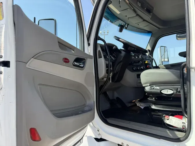 2022 Peterbilt 579