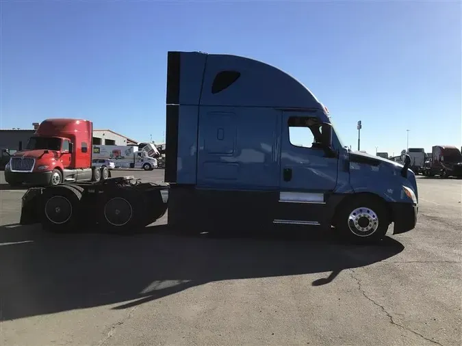 2021 FREIGHTLINER CA126