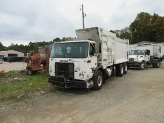 2007 AUTOCAR MCNEILUS SIDE LOAD RIGHT HAND STEER GARBAGE T