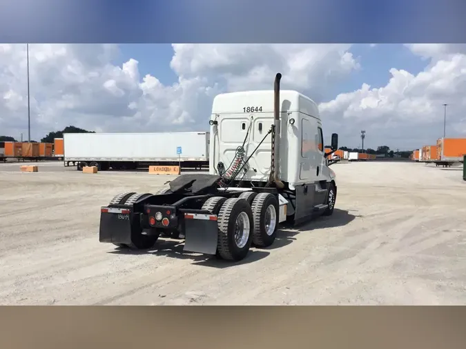2020 Freightliner Cascadia 126