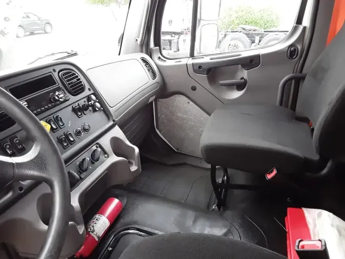 2020 FREIGHTLINER M2 106