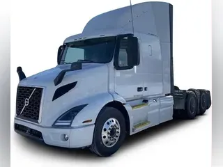 2023 Volvo VNR64T400