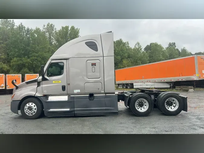 2023 Freightliner Cascadia 126