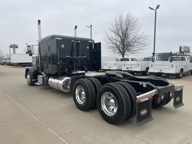 2022 Peterbilt 389