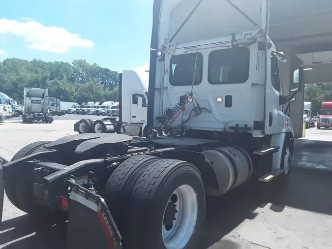 2017 FREIGHTLINER CASCADIA 113