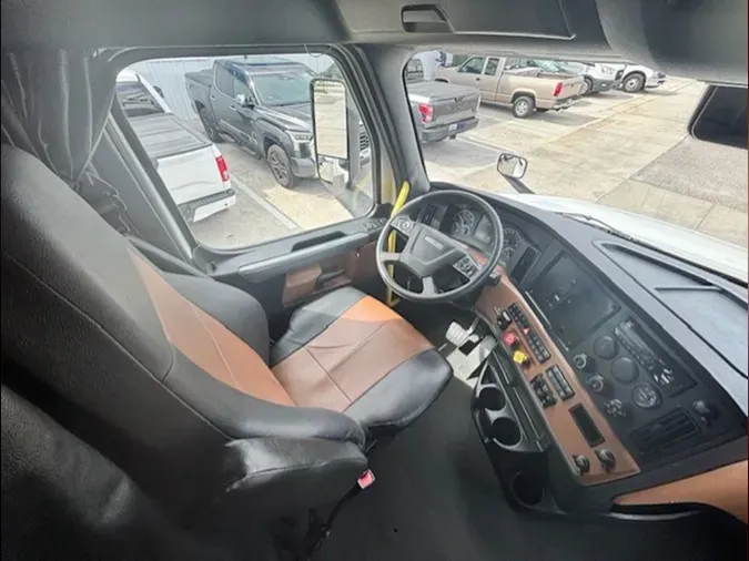 2021 Freightliner Cascadia 126