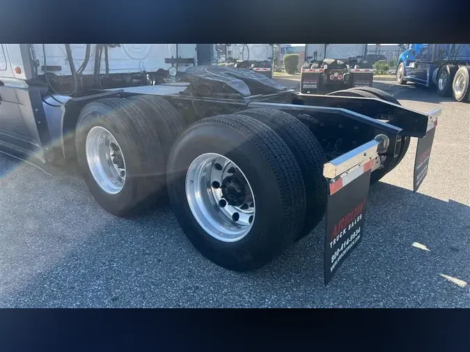 2021 FREIGHTLINER CA126