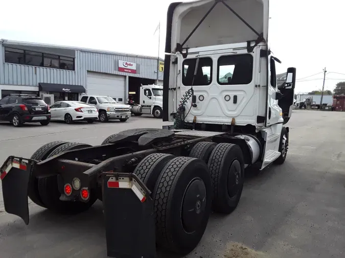 2018 FREIGHTLINER/MERCEDES CASCADIA 125