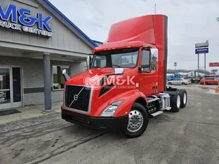 2019 VOLVO VNR64T300