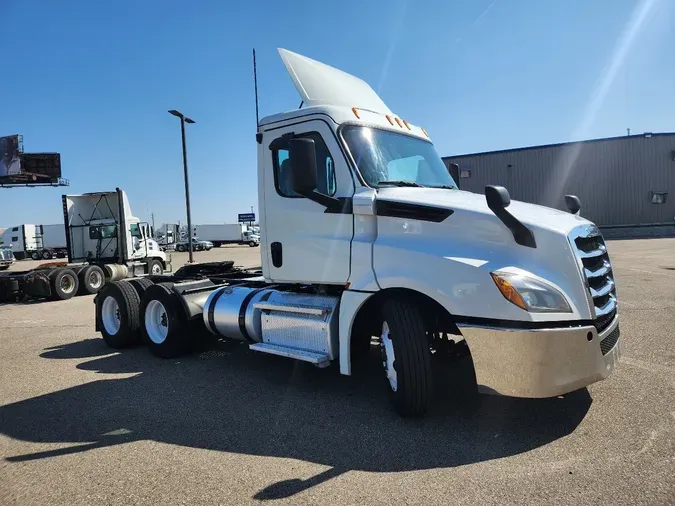 2019 FREIGHTLINER Cascadia 126