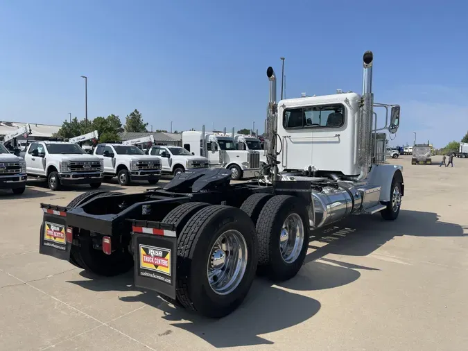 2015 Peterbilt 389
