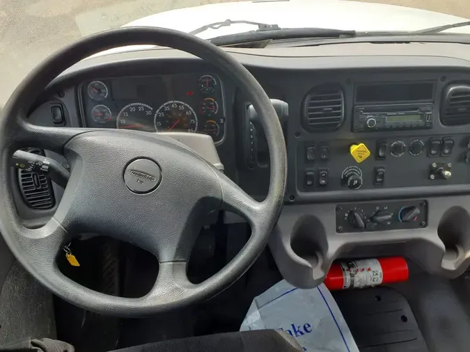2017 FREIGHTLINER M2 106