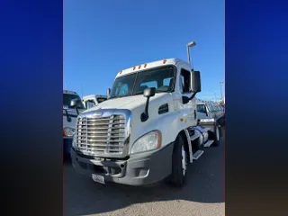 2015 FREIGHTLINER/MERCEDES CASCADIA 113