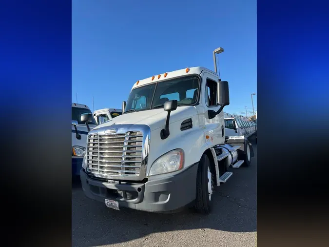 2015 FREIGHTLINER/MERCEDES CASCADIA 1136da5aae31bd5b2335e7ba6dff5367f88