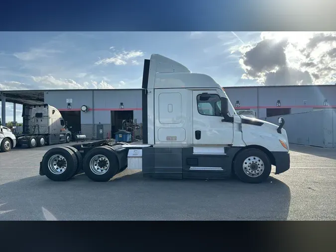 2021 Freightliner Cascadia 126