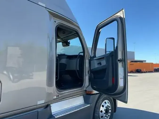 2021 Freightliner Cascadia