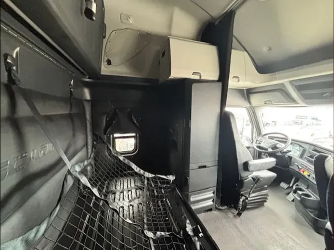 2023 Freightliner Cascadia 126