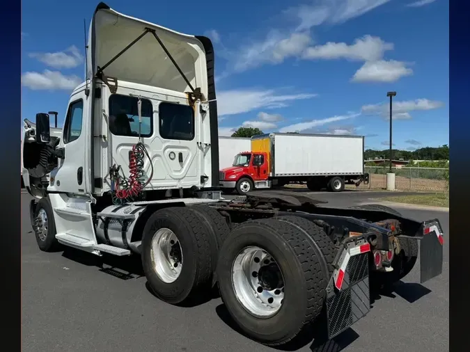 2019 FREIGHTLINER/MERCEDES CASCADIA 125