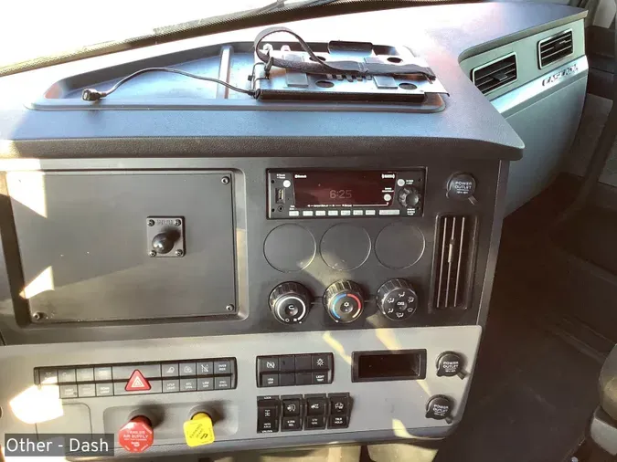 2021 Freightliner Cascadia 126